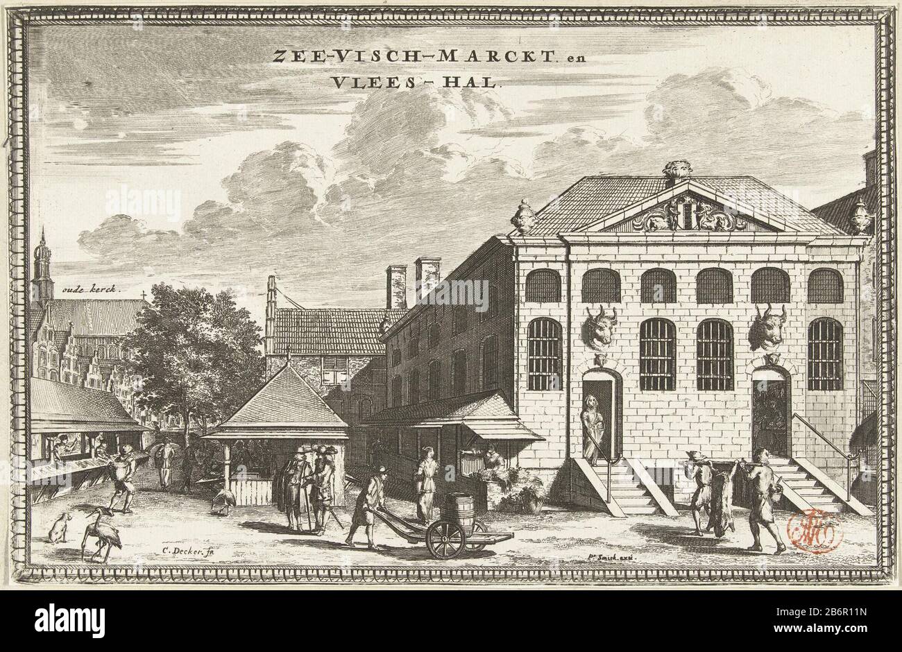 Gezicht op de vismarkt en de Vleeshal te Delft Zee-visch marckt en Vlees-hal (titel op Object) Vista del mercato del pesce (a sinistra) e del mercato della carne (a destra) all'angolo tra Hippolytusbuurt e Voldersgracht a Delft. I venditori si levano in piedi con il loro pesce fresco nelle bancarelle del mercato coperto mentre le cicogne hanno afferrato un graatje. La carcassa è trasportata nel mercato delle carni. A sinistra sullo sfondo il Kerk Vecchio. Produttore : printmaker: Coenraet Decker (listed building) Editore: Peter Smith (listed building) Editore: Arnold Bon (possible) Editore: Pieter Mortier (i) (possible) Luogo manufacturt Foto Stock