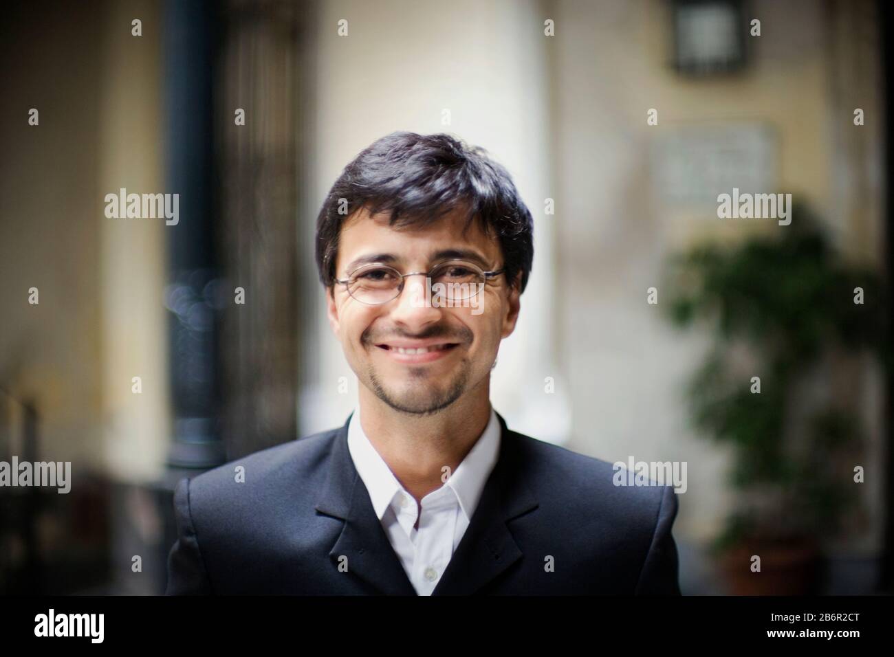Ritratto di un uomo sorridente. Foto Stock