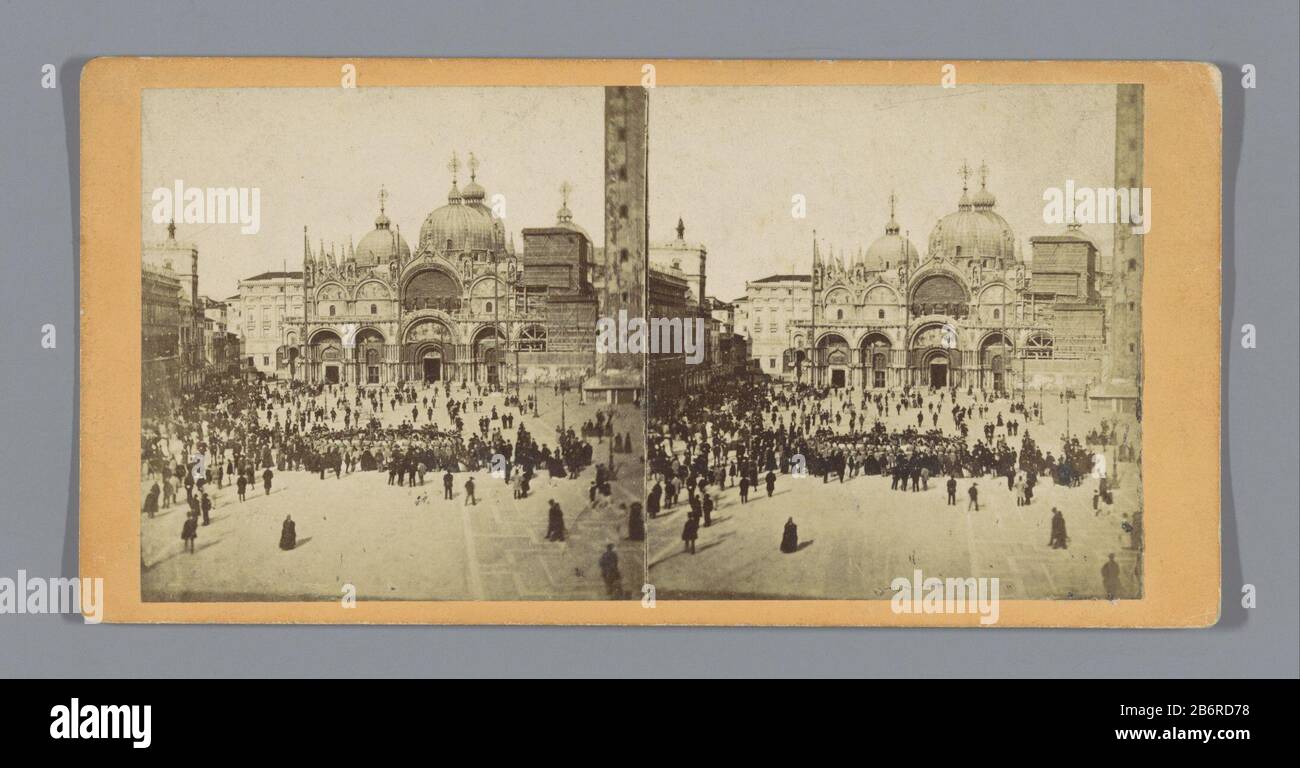 Gezicht op het San Marcoplein, met op de achtergrond de Basiliek van San Marco Visualizza Piazza San Marco, sullo sfondo la Basilica di San Marco Property Type: Stereo picture numero articolo: RP-F F07251 Iscrizioni / marchi: Iscrizione vero, manoscritto: 'S. Marco' fabbricante : fotografo: C. Coen & FiglioPlats fabbricante: Venezia Data: CA. 1860 - ca. 1880 caratteristiche Fisiche: Albume materiali di stampa: Carta di cartone Tecnica: Albumen dimensioni di stampa: Supporto secondario: H 85mm × W 170 mm Oggetto: façade (o casa o edificio) chiesa (esterno) piazza, luogo, circo, ecc Foto Stock