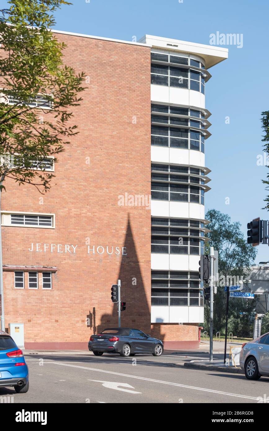 Progettato nel 1937 da NSW Government Architect, Cobden Parkes è stato completato nel 1943. Jeffrey House è un edificio in stile moderno annesso al Parramatta Hospital Foto Stock