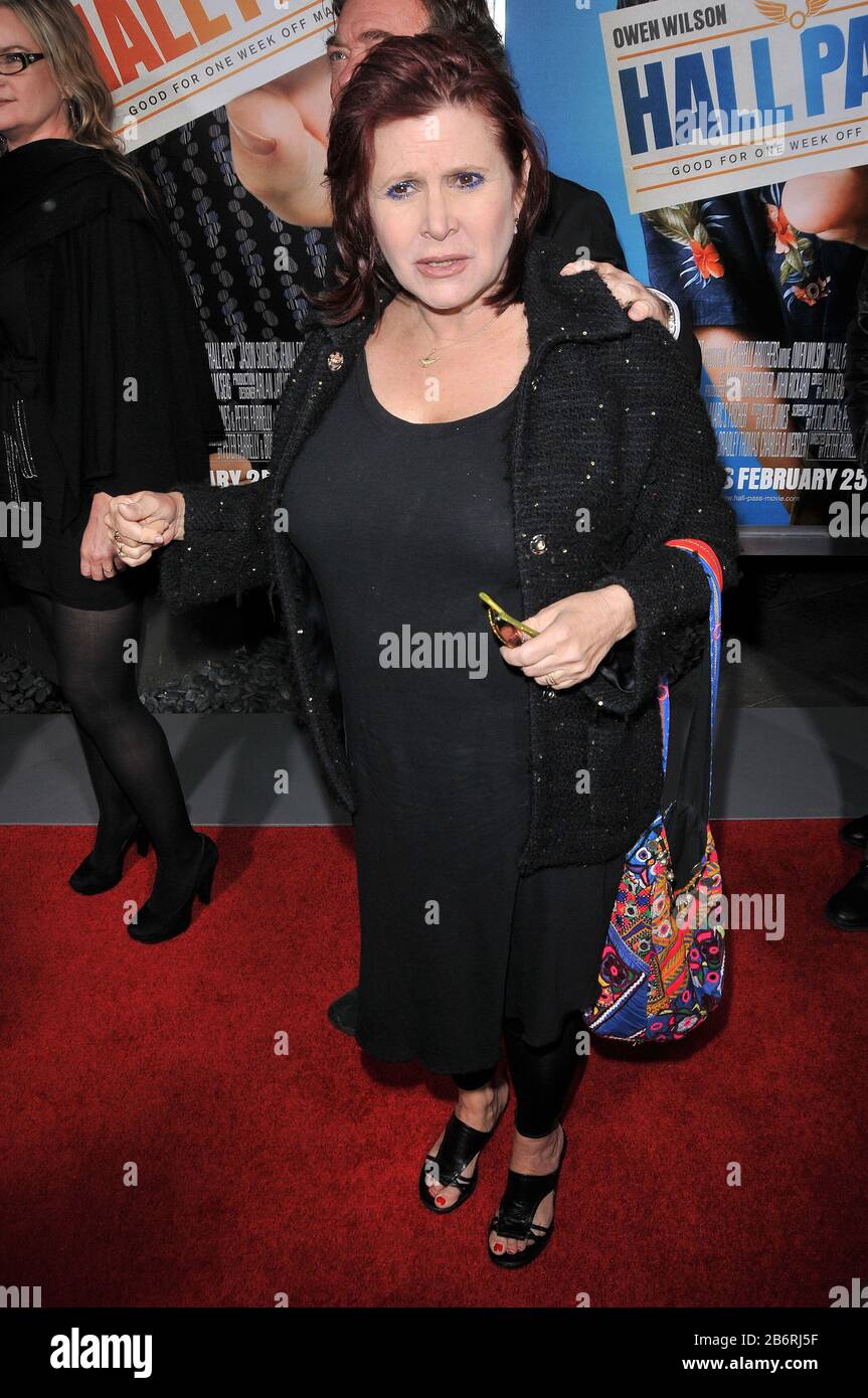 Carrie Fisher presso il "Hall Pass" di Los Angeles Premiere tenuto presso l'Arclight Cinerama Dome di Hollywood, California. L'evento si è svolto mercoledì 23 febbraio 2011. Photo by: SBM / PictureLux - All Rights Reserved - file Reference N° 33984-1299SBMPLX Foto Stock