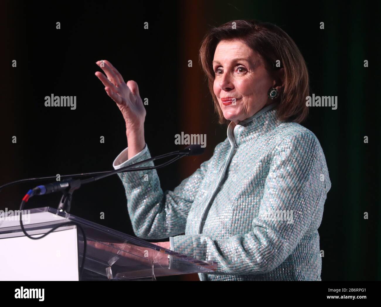 Nancy Pelosi Presidente della Camera dei rappresentanti degli Stati Uniti che parla alla 28th cena di gala Nazionale dei Fondi d'Irlanda al National Building Museum di Washington DC durante la visita del Taoiseach negli Stati Uniti. Foto PA. Data Immagine: Mercoledì 11 Marzo 2020. Vedi la storia di PA POLITICA Irlanda Stati Uniti. Photo credit dovrebbe leggere: Niall Carson / PA Filo Foto Stock