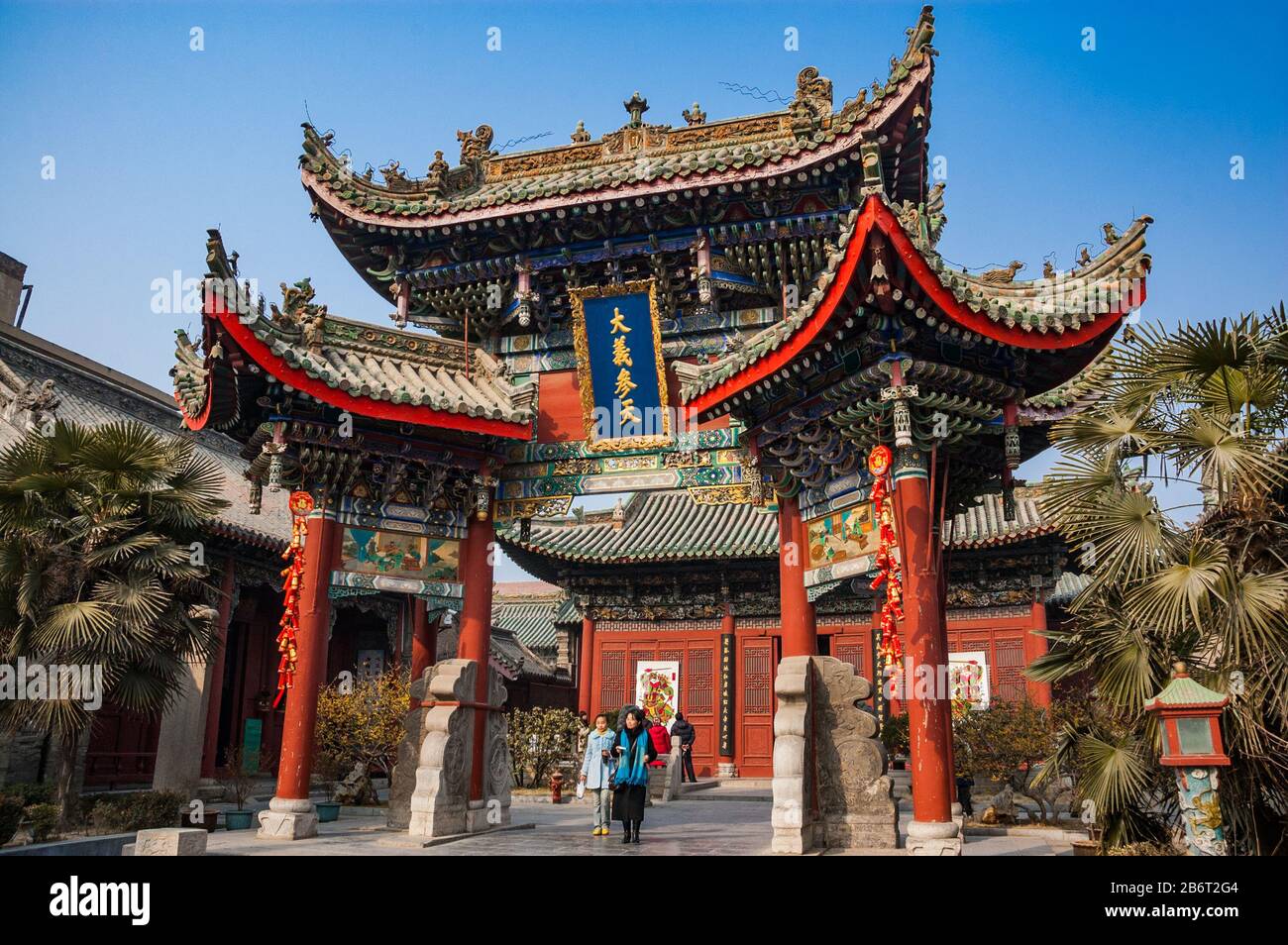 Un gateway di ornati a Shanshangan Guild Hall di Kaifeng. Kaifeng fu la capitale del nord della dinastia Song. Nella Provincia di Henan, Cina. Foto Stock