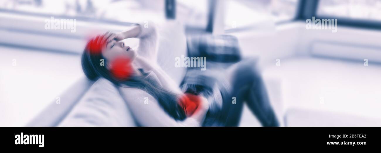 COVID-19 Coronavirus 2019-nCoV Wuhan donna cinese con infezione da virus sintomi di malattia segni: Febbre, tosse, problemi gastrointestinali, polmonite. Intestazione banner panoramico malata con mal di testa. Foto Stock