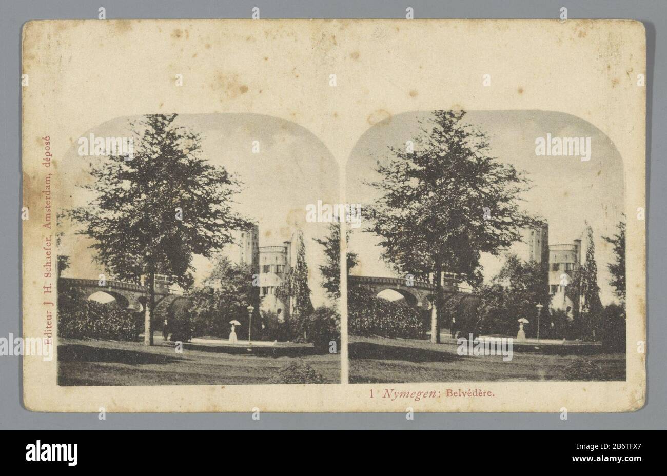 Il Belvedere a NijmegenNymegen: Belvédère (oggetto del titolo) Tipo Di Proprietà: Cartolina stereo foto stampa meccanica numero articolo: RP-F F11385 Iscrizioni / marchi: Numero, recto, stampato: '1'opschrift, vero, stampato ' Postcard / Su ... 'Numero, vero, manoscritto: '1 - Manufacture Creator: Photographer: Anoniemclichémaker: Anonymous publisher: JH Schaefer Luogo produzione: Photographer: Nijmegenclichémaker: Netherlands Editore: Amsterdam Data: 1896 - 1905 Materiale: Carta Tecnica: Misure di pressione leggera: Foglia: H 89 mm × W 140 mm Oggetto: Parco belvedere dove Nijmegen Foto Stock
