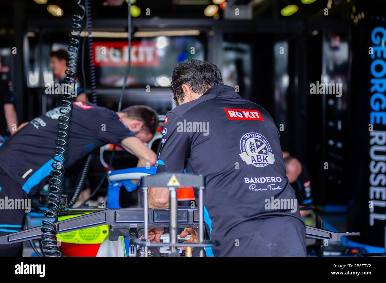 Melbourne, Australia, 12 Marzo 2020. Williams F1 Crew lavorando su George Russell auto durante il Rolex Australian Grand Prix di Formula 1, Melbourne, Australia. Credito: Dave Hewison/Alamy Live News Foto Stock