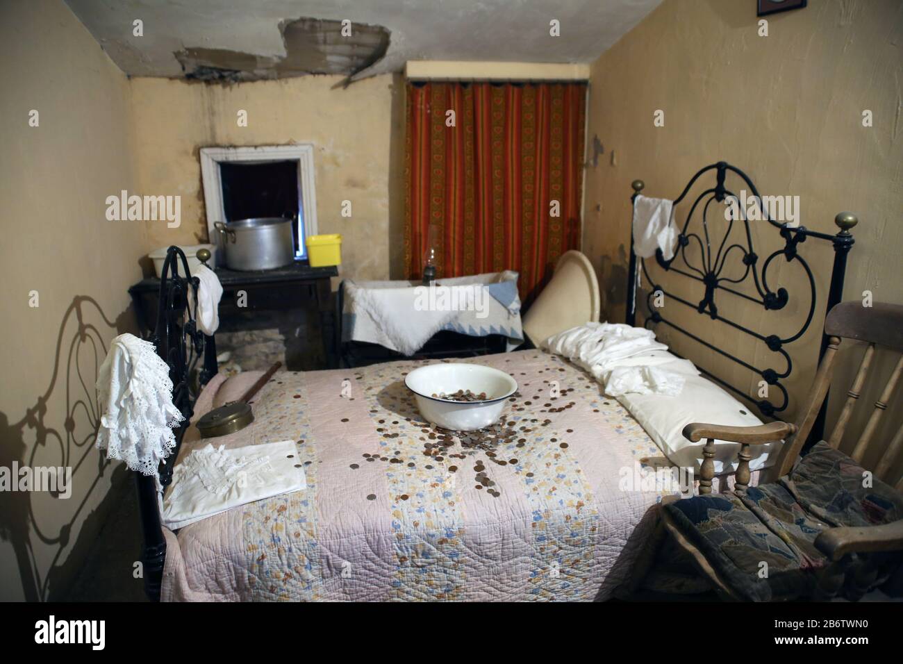 Chambre des jeunes mariés au musée du Famous Blacksmiths Shop de Gretna Camera da letto verde / Recentemente-weds presso Il Famoso Blacksmiths Shop Museum di Gretna Gre Foto Stock
