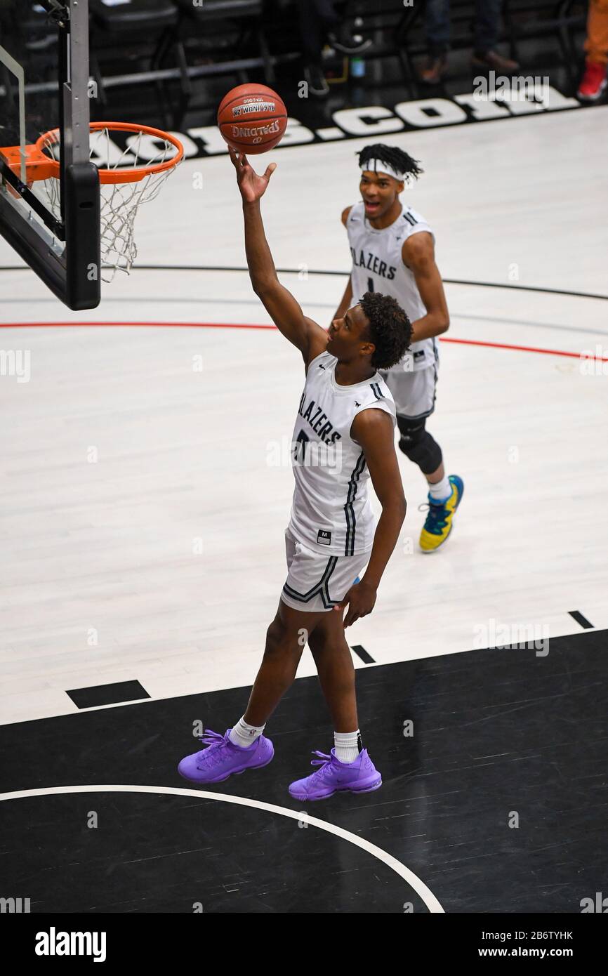 Sierra Canyon Trailblazers guardia Bronny James (0) prima di un CIF state Open Division Southern Regional finale High School gioco di pallacanestro contro Etiwanda, martedì 10 marzo 2020, a Northridge, California, Stati Uniti. (Foto di IOS/Espa-Images) Foto Stock