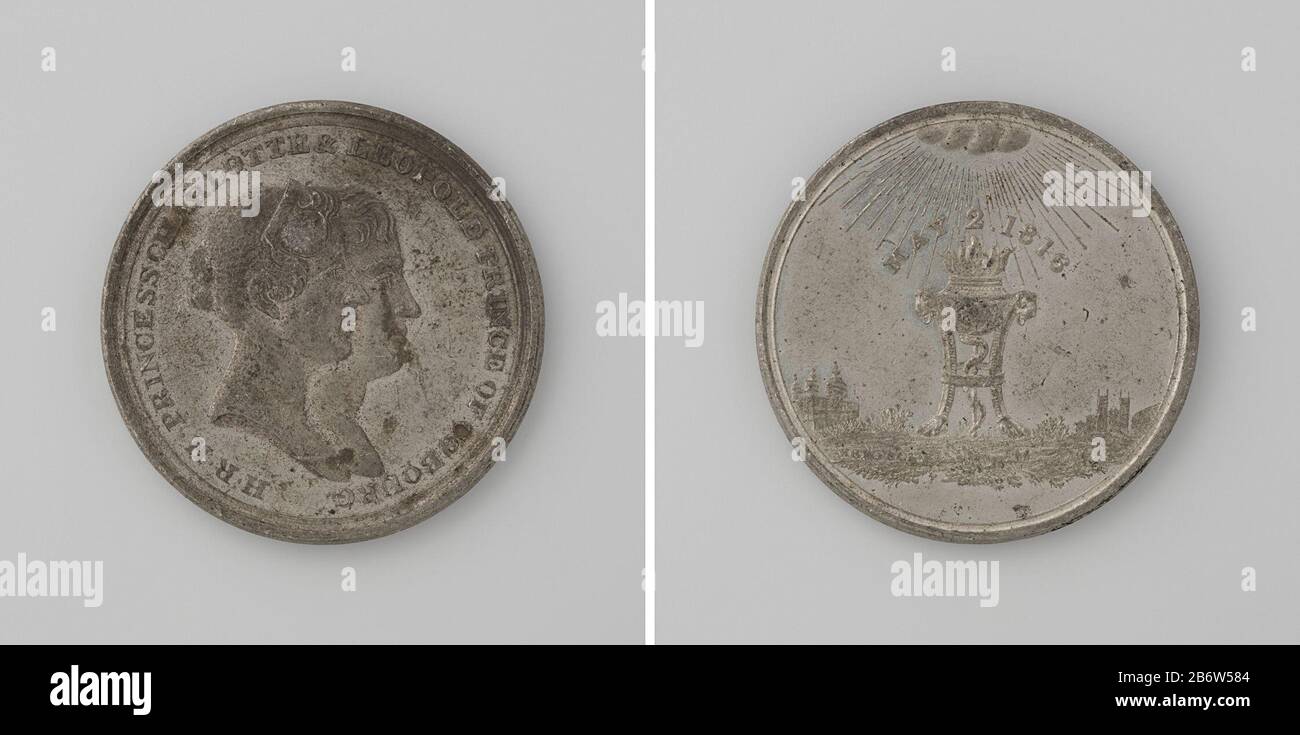 Huwelijk van Leopold, prins van Saksen-Coburg-Gotha en Charlotte Augusta, prinses van Engeland Penning. Voorzijde: Borststuk vrouw met diadeem en man binnen omschrift. Keerzijde: Brandende vuurpot op tweepoot; daarboven opschrift beschenen door hemellicht; op achtergrond gezicht op stad fabbricante : Peter Kempsonfotograaf: HPlats fabbricazione: Engelandfotograaf: Birmingham Appuntamenti: 1816 Materiale: Legging Techniek: Slaan dimensioni: D 3,9 cm. × g 21,40 gr Data: 1816-05-02 - 1816-05-02Wie: Leopold i (koning der Belgen)Charlotte Augusta (prinses van Engeland) Foto Stock