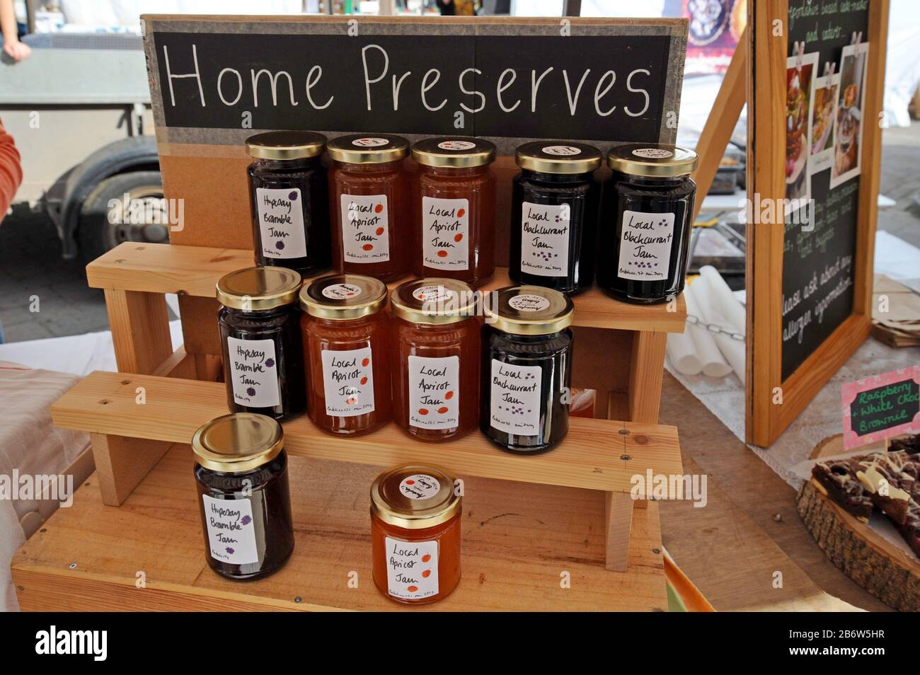 Marmellate e conserve fatte in casa in vendita presso la Fiera alimentare di Leominster, 7 settembre 2019 Foto Stock