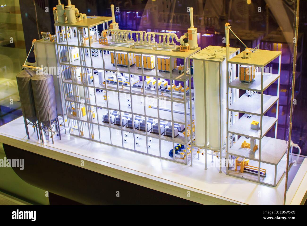 Il modello di granaio stampato sulla stampante 3D. Magazzino per la conservazione di raccolti di grano. Foto Stock