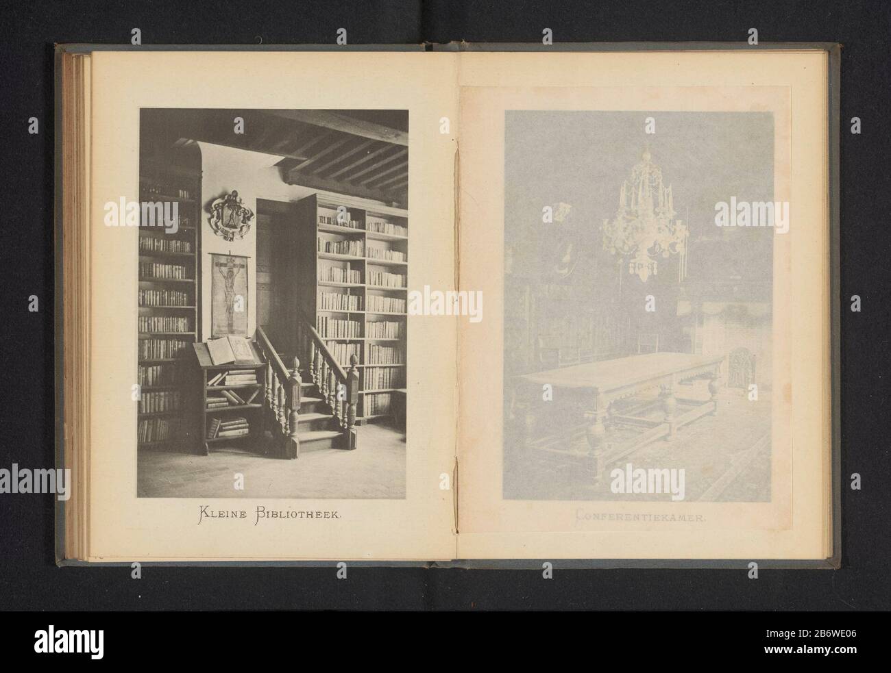 Interieur van de bibliotheek van Christoffel Plantijn Kleine bibliotheek (titel op Object) interno della biblioteca di Christopher Plantin piccola biblioteca (title object) Tipo Di Proprietà: Fotomeccanica stampa pagina numero articolo: RP-F 2001-7-1341-13 Produttore : creatore Joseph Maes: CA. 1881 - o per 1886 Materiale: Carta Tecnica: Pressione leggera dimensioni: Immagine: H 160 mm × W 110 mmToelichtingPrent sulla seconda pagina non numerata dopo pagina 136. Oggetto: Studio; 'Strudiolo; biblioteca Foto Stock