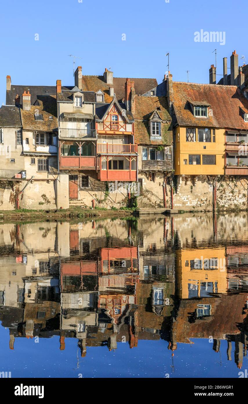 Francia, Indre, Berry, Creuse valle, Argenton sur Creuse, vecchie case sulle rive del fiume della Creuse // Francia, Indre (36), Berry, vallée de la Creuse Foto Stock