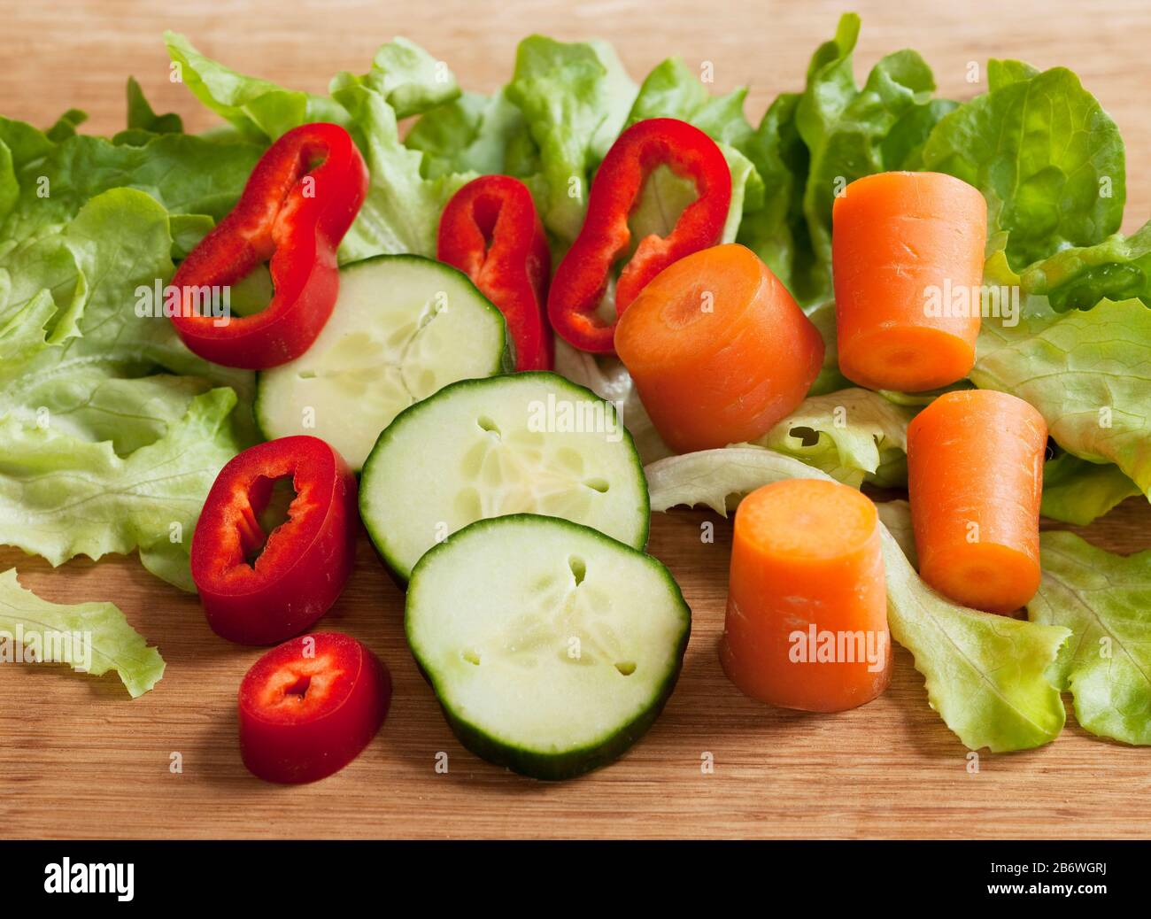 Affettato?? verdure (carota, lattuga, peperone, zucchine). Foto Stock