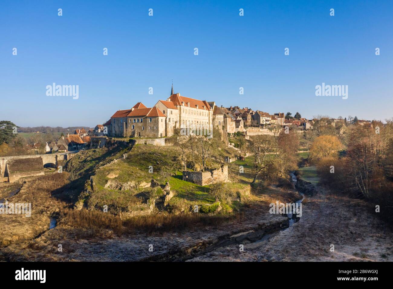 Francia, Indre, Berry, Saint Benoit du Sault, etichettato Les Plus Beaux Villages de France (I Più Bei Villaggi di Francia), villaggio con il forte Foto Stock