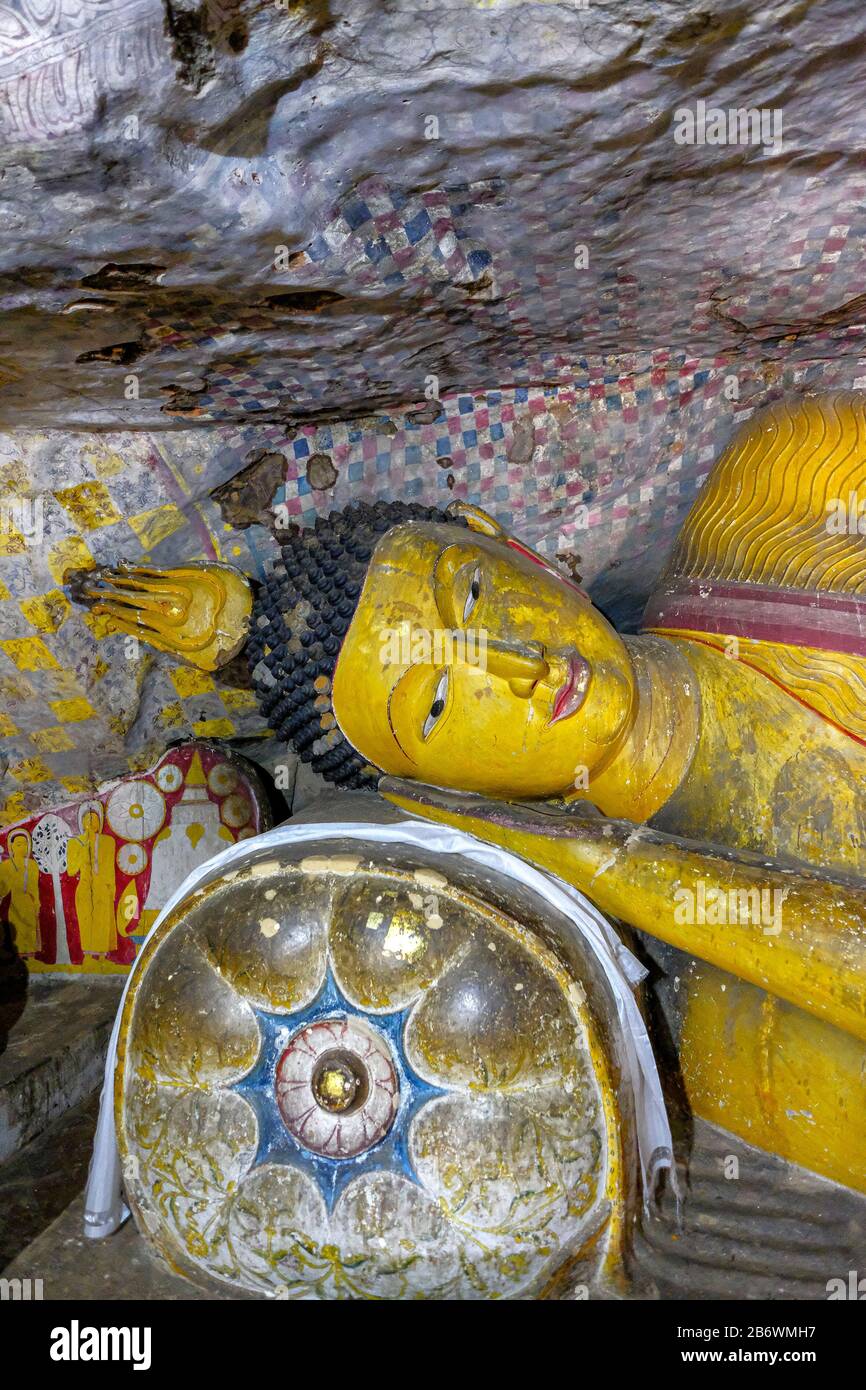 Dambulla, Sri Lanka - febbraio 2020: Statua del Buddha all'interno del tempio della grotta di Dambulla l'8 febbraio 2020 a Dambulla, Sri Lanka. Grotta V Devana Alut Viharaya Foto Stock