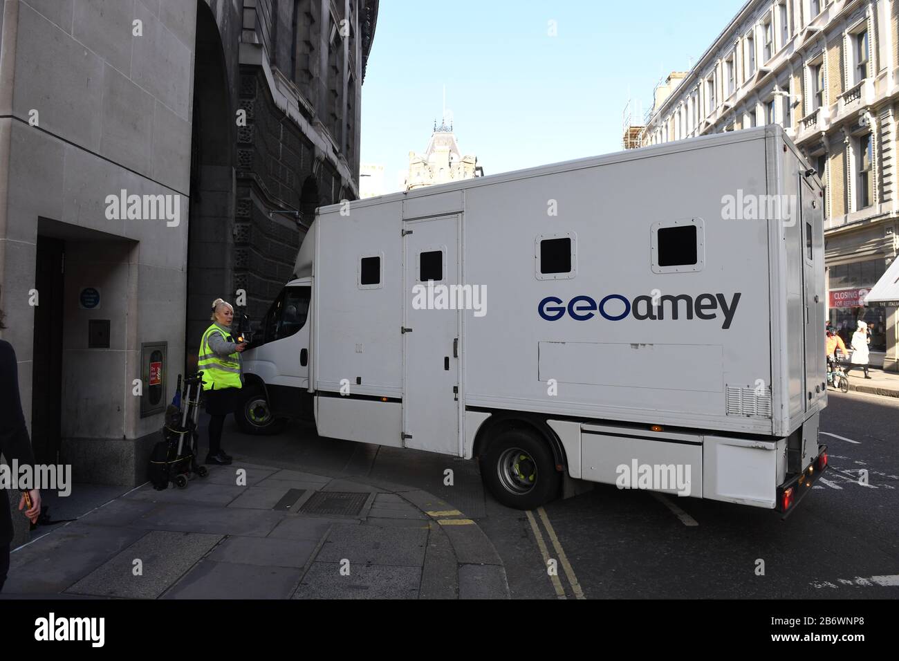 Un furgone della prigione arriva alla vecchia Bailey, Londra. Foto PA. Data Immagine: Giovedì 12 Marzo 2020. Photo credit dovrebbe leggere: Stefan Rousseau/PA Filo Foto Stock