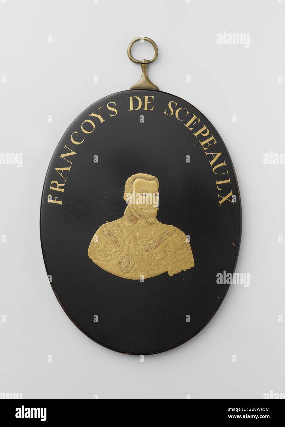 Jean Galeas Visconti op onderste helft van plaquette haffiguur van man en profiel naar links. Uomo heeft puntige sik. Hij draagt een hooggesloten mantel met opstaande kraag. Hierover draagt hij een lange ketting, of dit is een motief op de mantel. Randschrift voorzijde: Jean GALEAS. Opschrift keerzijde: Viscomti Duc de Milan / Mort en 1494. Opschrift in goud. Produttore : anoniemPlaats fabbricante: Japan Dating: CA. 1775 - ca. 1800 Materiale: Lak koper goud lak dimensioni: H 12 cm. × b 9,2 cm. × d 0,5 cm. Data: 1468 - 1494wie: Gian Galeazzo Visconti Foto Stock