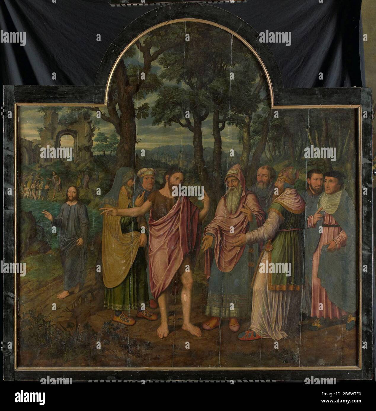 Il pannello centrale avverte Giovanni Battista, i farisei, anche questi due discepoli di Cristo. Sfondo sinistro battezzato da Giovanni in Giordania. Parte di un trittico con scene della vita di Giovanni Battista. La pala d'altare è stata realizzata per un monastero benedettino a Grand-Bigard, a Bruxelles. Con lijst integrato. Produttore : pittore Jan van Coninxloo (II) artista: Anonimo (attribuzione rifiutata) Luogo fabbricazione: Sud Paesi Bassi Data: 1557 caratteristiche Fisiche: Olio su pannello materiale: Olio su pannello dimensioni: Esterno dimensioni: H 208.5 cm. (Incl. Elenco) b × 201,5 cm. (Incl. Intervallo) × d 7,5 cm. Foto Stock