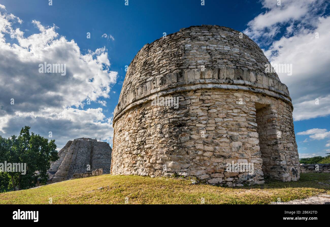 El Templo Redondo (Tempio arrotondato), rovine maya presso il sito archeologico maya, stato dello Yucatan, Messico Foto Stock