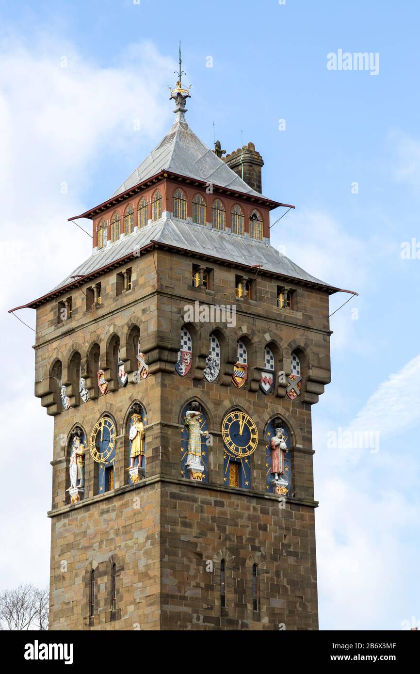 Torre dell'Orologio Castello di Cardiff, Cardiff, Galles del Sud, architetto britannico William Burges 1873 Foto Stock