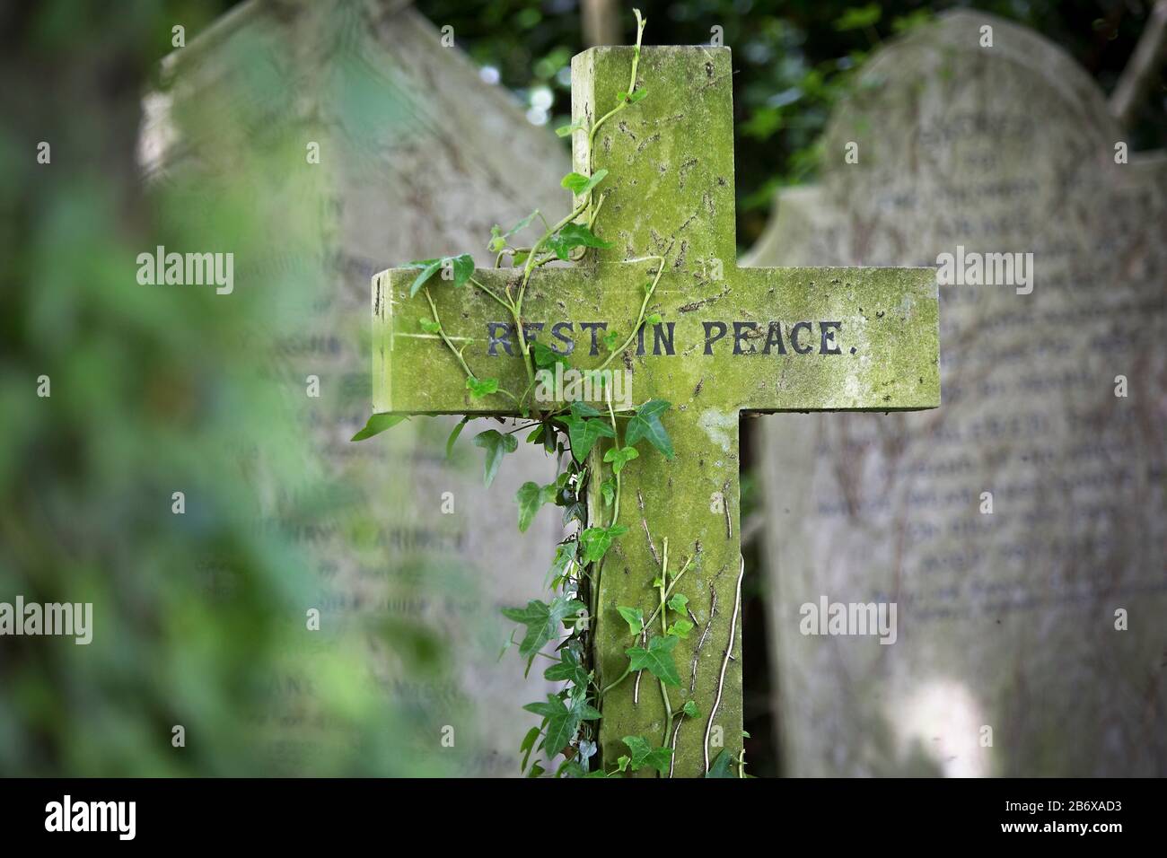 Tombe e monumenti al West Norwood Cemetery, utilizzato per la prima volta nel 1837. Foto Stock