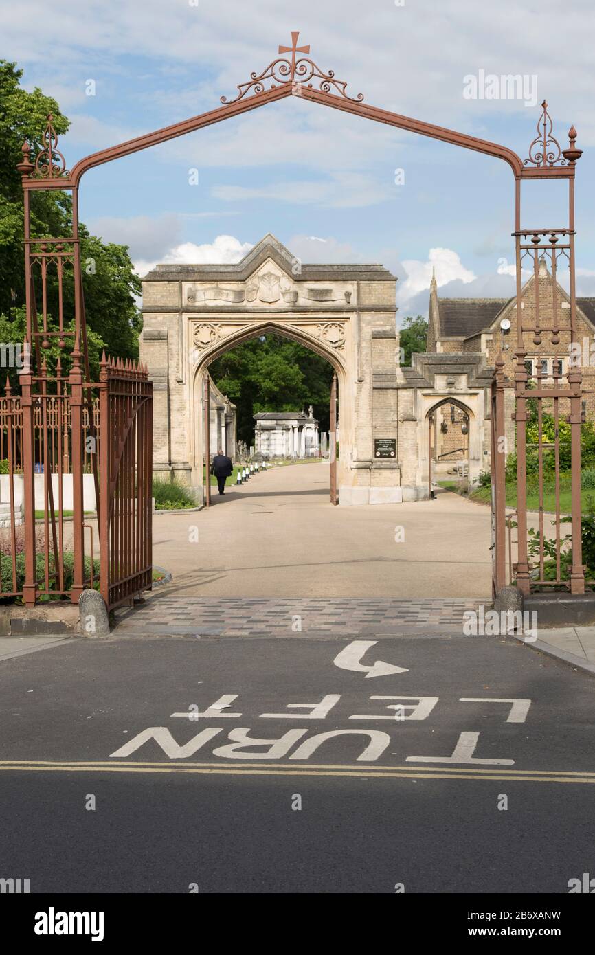 Ingresso e portineria al West Norwood Cemetery in Norwood Road, Londra SE27 Foto Stock