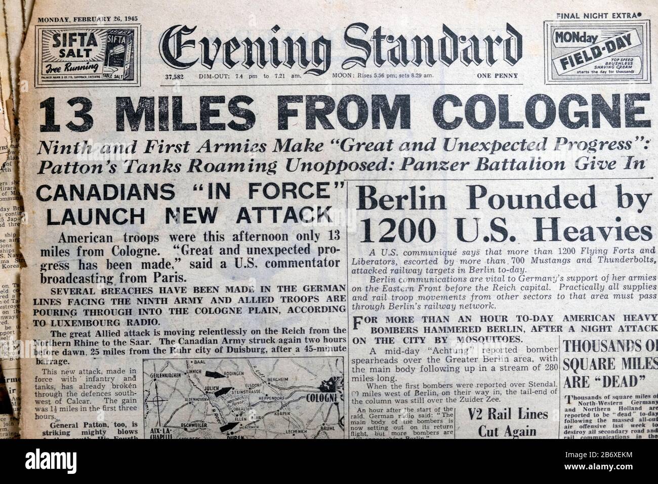 Serata Standard WWII World War 2 Newspaper headline '13 Miles from Cologne' front page on 26 February 1945 London UK Foto Stock
