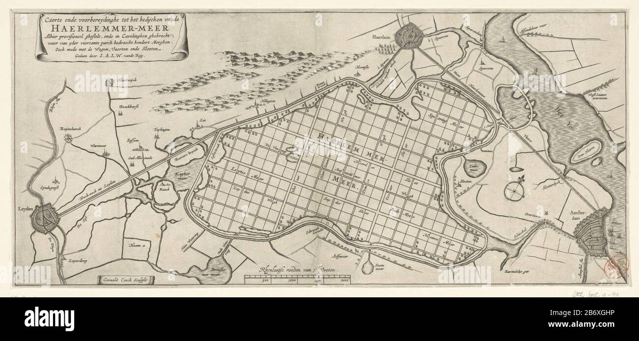 Kaart ter voorbereiding van de inpoldering van de Haarlemmermeer Card in preparazione alla bonifica dell'Oggetto Haarlemmermeer tipo: Cartolina numero articolo: RP-P-AO-9-40 Iscrizioni / marchi: Marchio collettore, verso, stampato: Lugt 2228 marchio collettore , verso, stampato: Lugt 195 Produttore : Printmaker Gerard Coeck (proprietà elencata) progettato da Jan Adriaensz. Leeghwater (proprietà elencate) fabbricazione Di Posti: Northern Netherlands Dating: CA. 1640 - ca. 1642 caratteristiche Fisiche: Materiale per auto: Carta Tecnica: Engra (processo di stampa) dimensioni: Foglio: H 170 mm × W 380 mm Data: 1641 Foto Stock