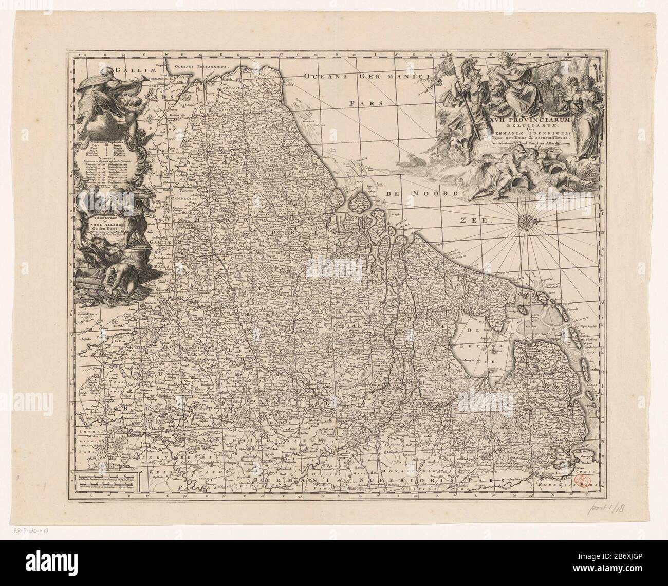 Mappa delle Province della Seventeen. In alto a destra, il titolo cartouche con, tra l'altro, Minerva, Cibele, divinità del fiume e l'olandese con leone vergine. In alto a sinistra un cartouche con simboli e informazioni sul numero di città per provincia, sopra Fama. Sotto alcune figure Dove: Possibile sotto un autoritratto di Carel Allard che punta con un burin in mano sulla lettera A. in basso a sinistra di una cornice con due bastoni di shell: 7 Milli aria Germania COMMUNIA / 8 Milli aria Galla COMMUNIA. La scheda è dotata di una griglia di ricerca e di una distribuzione di gradi lungo il randen. Produttore : printmaker: Anonimato Foto Stock
