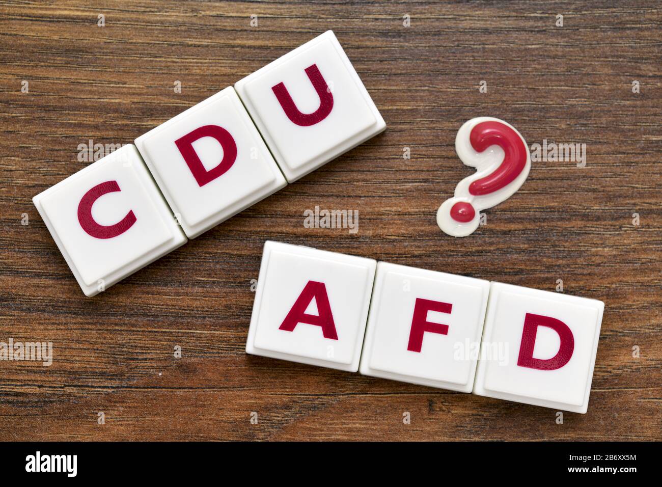 AFD und CDU-Schriftzug mit Fragezeichen Foto Stock