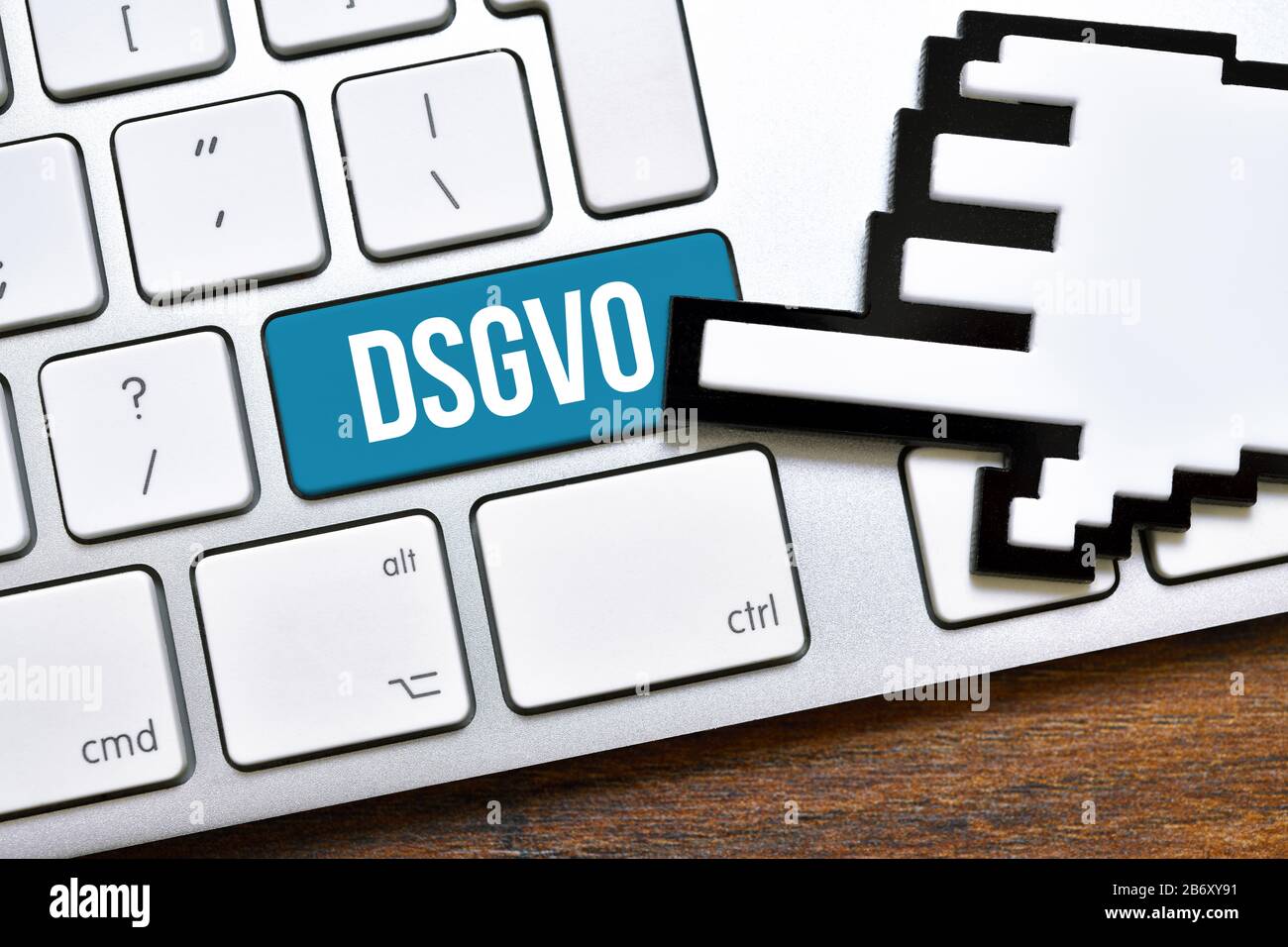 FOTOMONTAGE, Computertaste mit der Aufschrift DSGVO Foto Stock