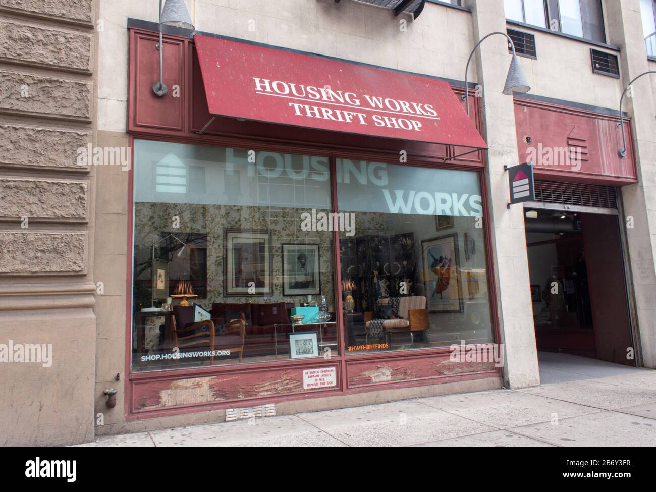 La parte anteriore del negozio Thrift che sostiene la Charity Housing Works di New York, che sostiene la casa per i malati di AIDS Foto Stock