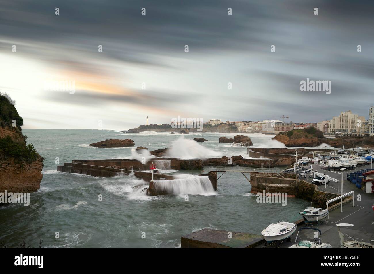 Vista del vecchio porto di pesca, Biarritz, Pirenei Atlantici, Aquitania, Francia Foto Stock