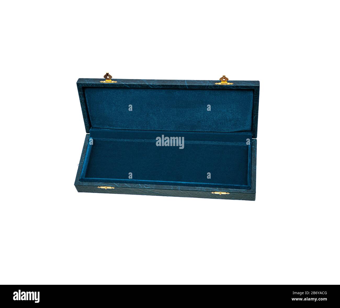 Custodia rossa con serrature dorate. Box per un regalo costoso. Isolato di lusso su sfondo bianco. Foto Stock