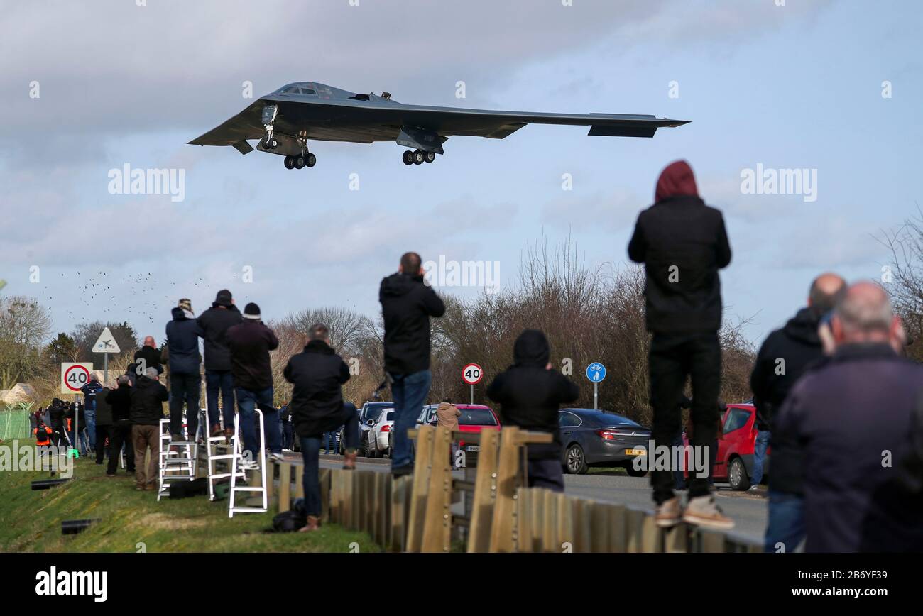 A US Air Force B-2 Spirit Stealth bombardiere atterra a RAF Fairford nel Goucestershire. Foto Stock