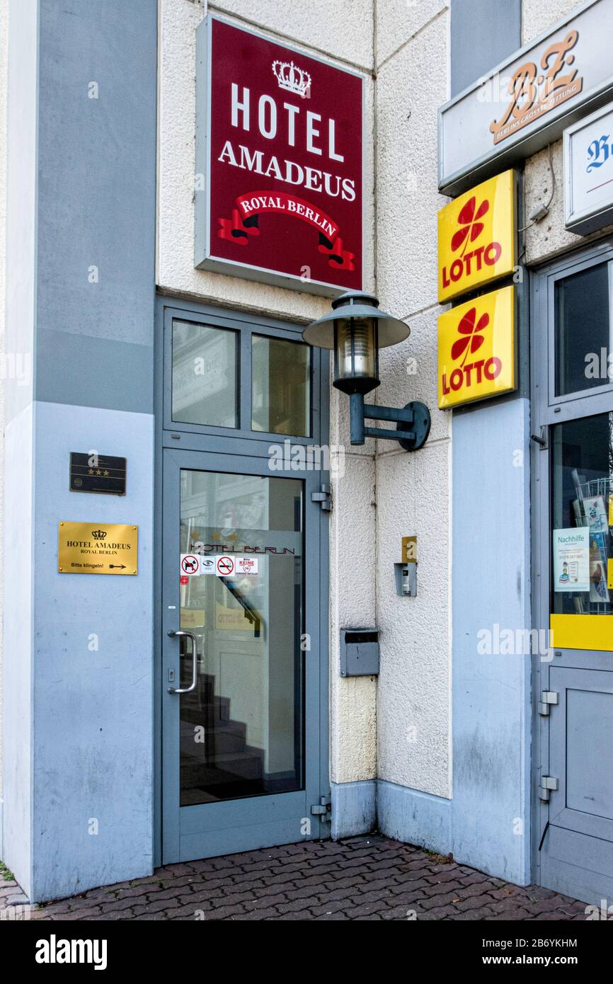 Hotel Amadeus ROYAL, albergo a tre stelle nel centro commerciale, Mahlsdorfer Strasse 61a, Hönow, Berlino, Germania Foto Stock