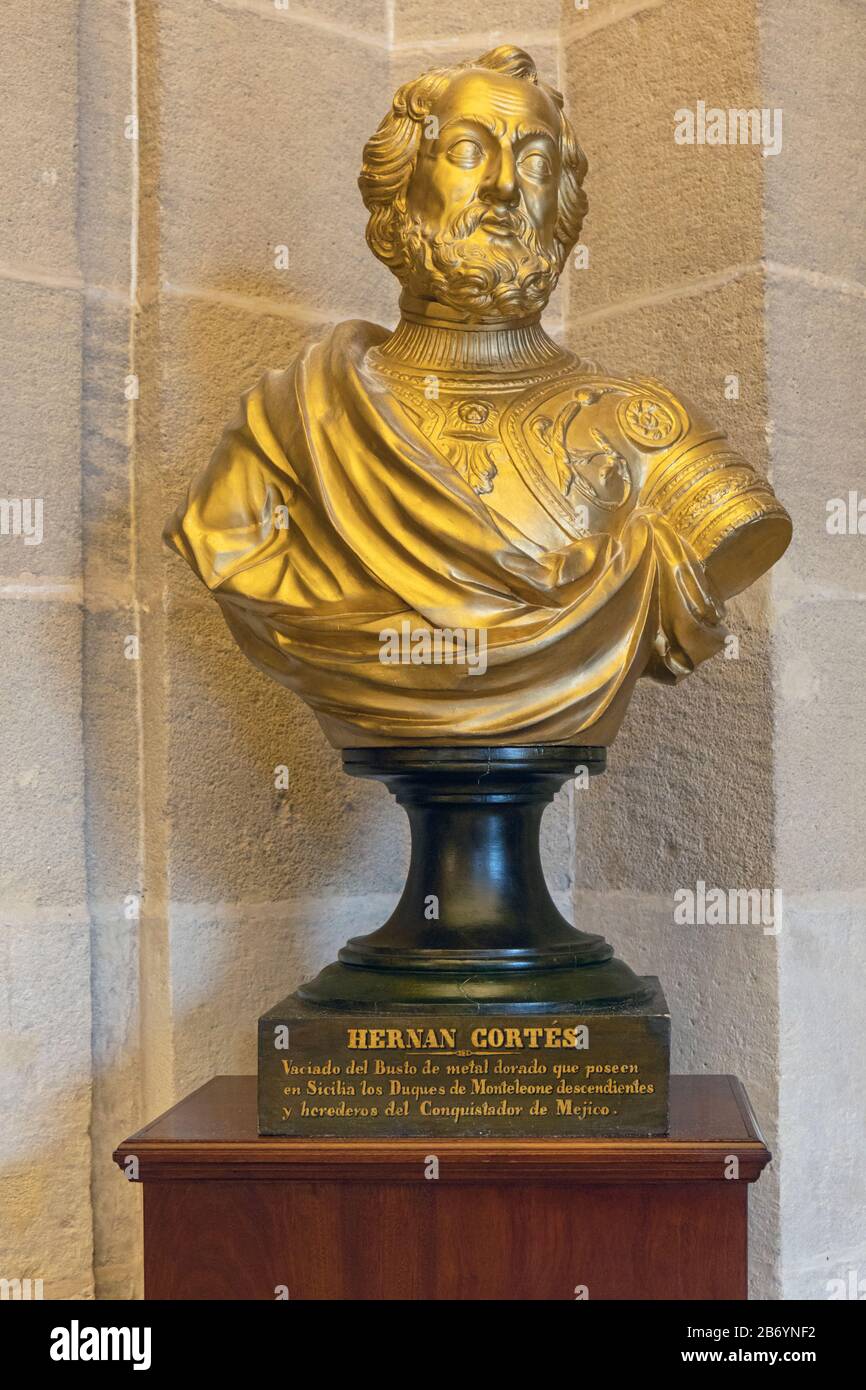 Busto dorato di Hertan Cortes, 1485 - 1547. Conquistador spagnolo, responsabile della conquista del Messico. Busto in mostra in archivio Generale de Foto Stock