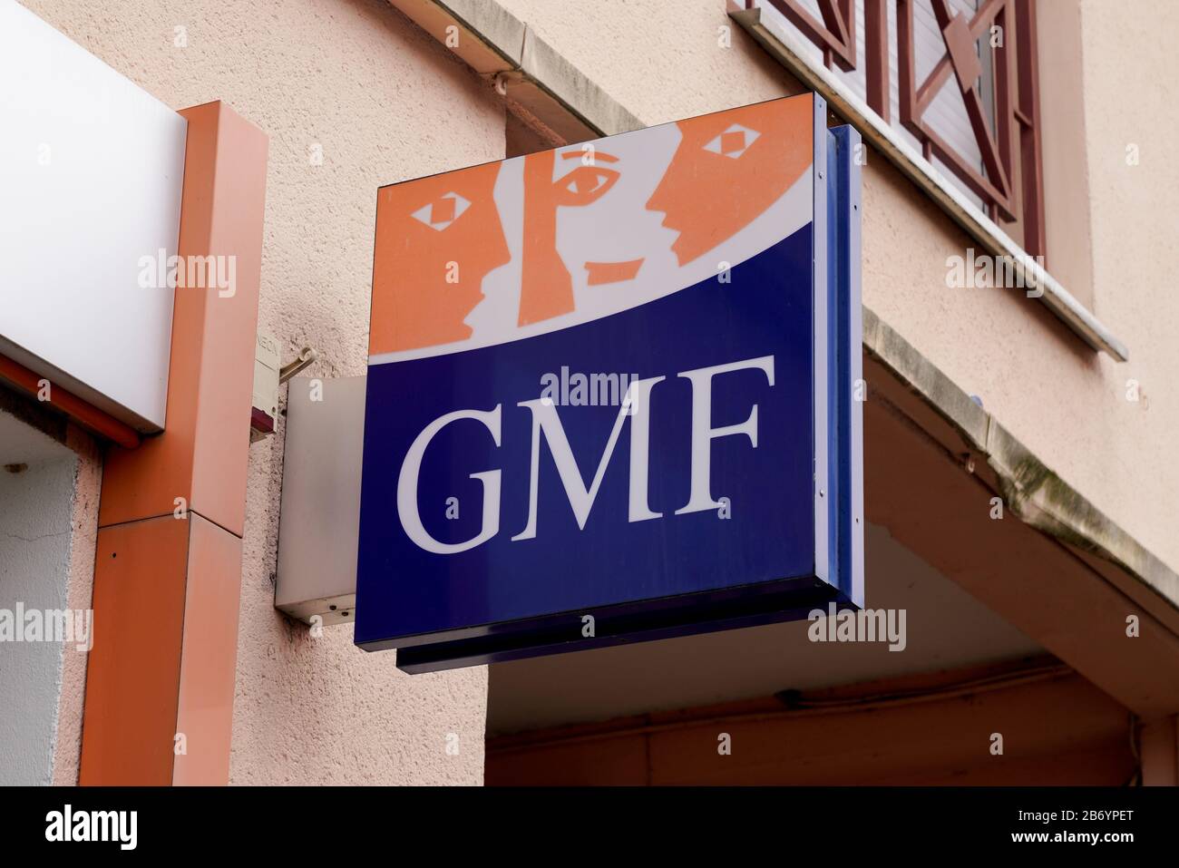 Bordeaux , Aquitaine / Francia - 02 20 2020 : GMF firma il logo della società di assicurazioni per dipendenti pubblici Foto Stock