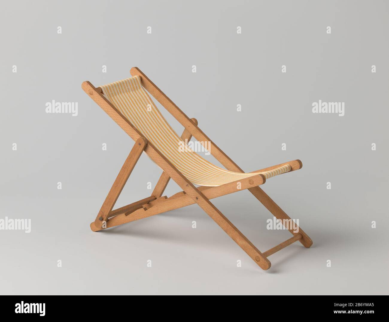 Klapstoel Poppenklapstoel van beukenhout.Vervaardiging Appuntamenti: CA. 1920 - ca. 1930 Materiale: Beukenhout katoen dimensioni: H 28 cm. × b 13,5 cm. × d 28,5 cm. Foto Stock