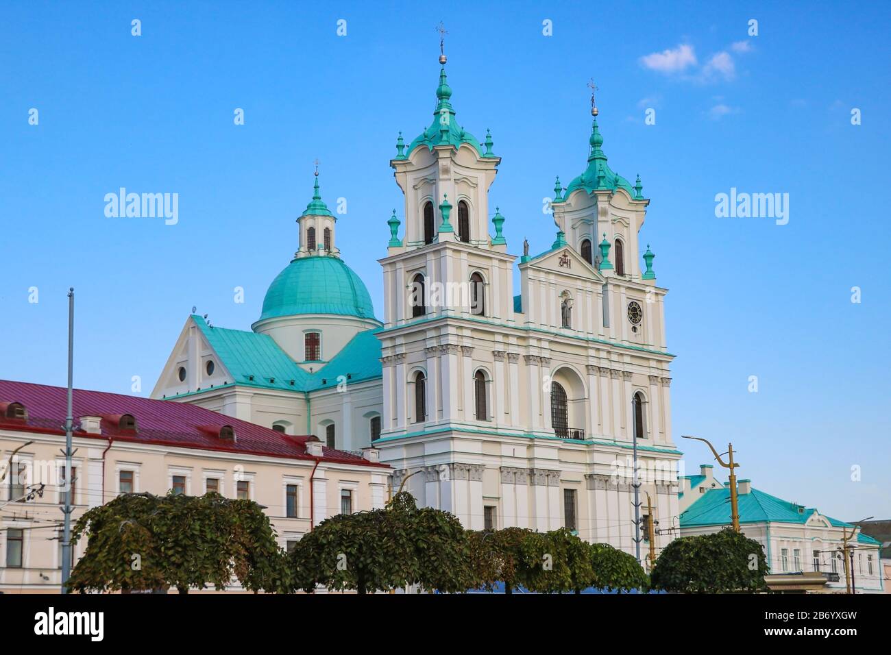 Grodno, Bielorussia - 15 maggio 2019: Famoso punto di riferimento è la Cattedrale di San Francesco Saverio a Grodno. La destinazione migliore per le vacanze estive in Europa orientale Foto Stock