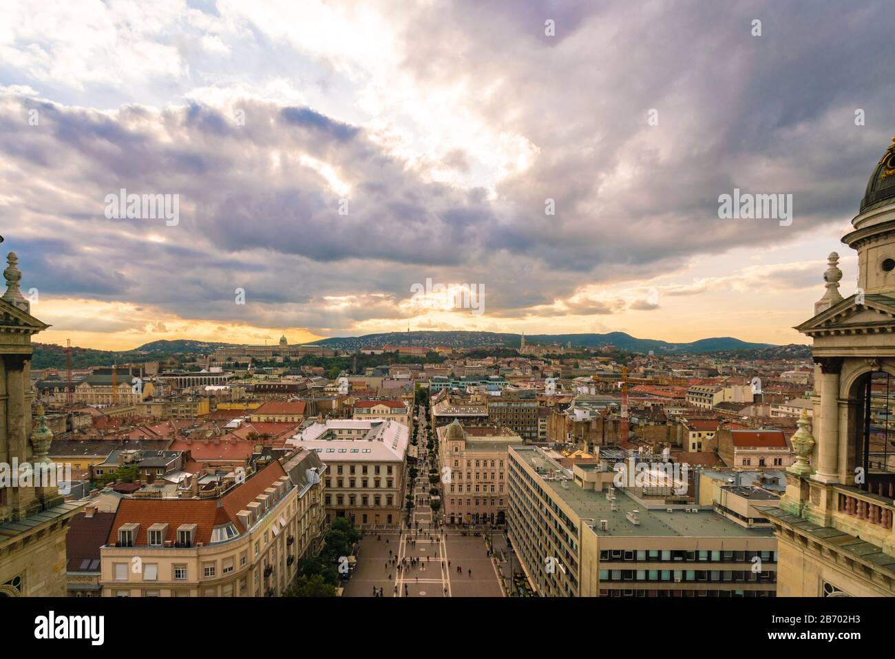 Vista di Budapest dalla Basilica di Santo Stefano in autunno Foto Stock