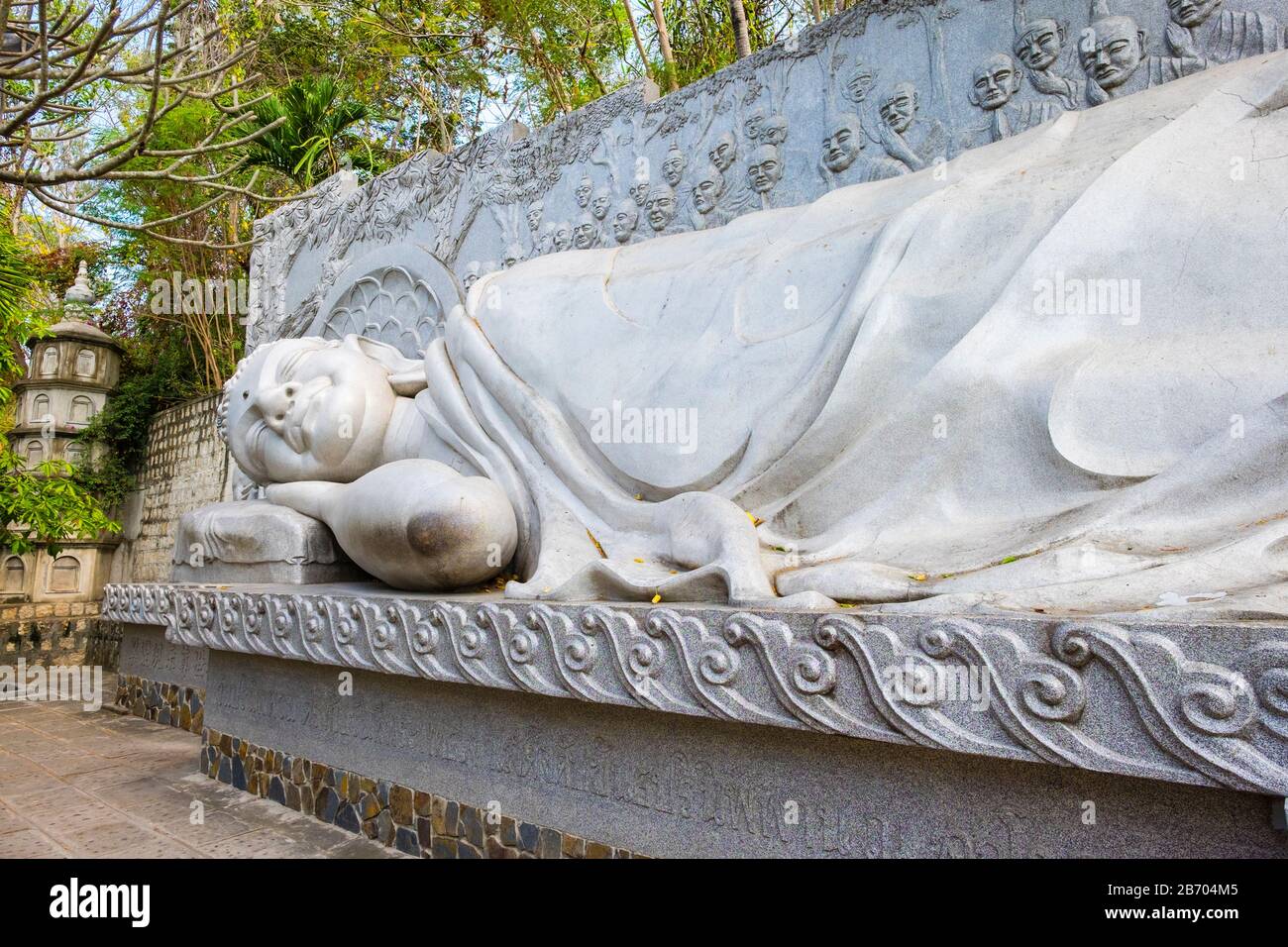 Buddha Sdraiato A Long Sơn Pagoda (Chua Long Son) Tempio Buddista, Nha Trang, Khanh Hoa Provincia, Vietnam Foto Stock