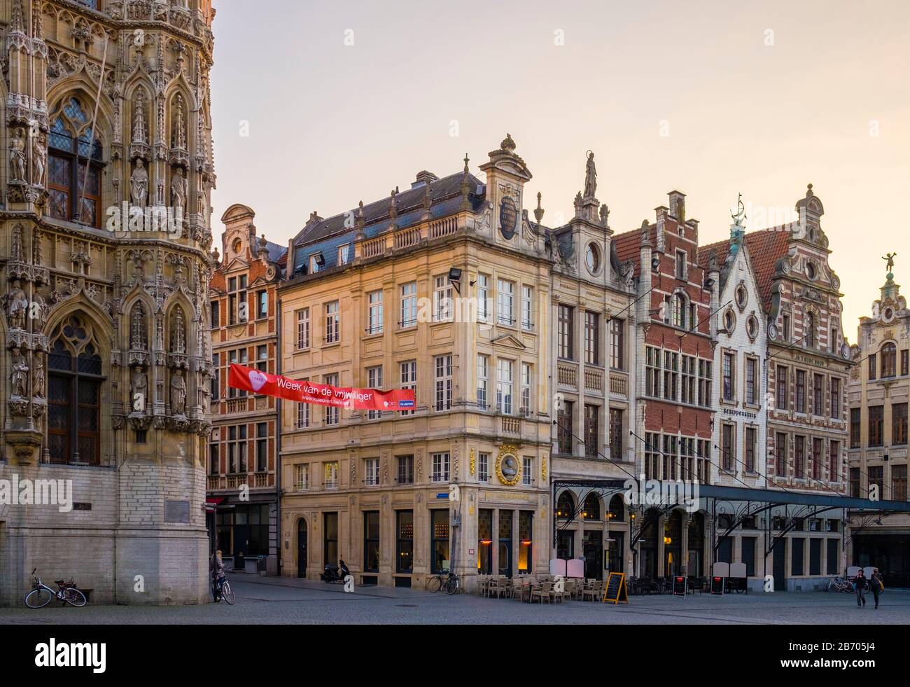 Edifici fiamminghi sul Grote Markt, Leuven, Brabante Fiammingo, Fiandre, in Belgio Foto Stock