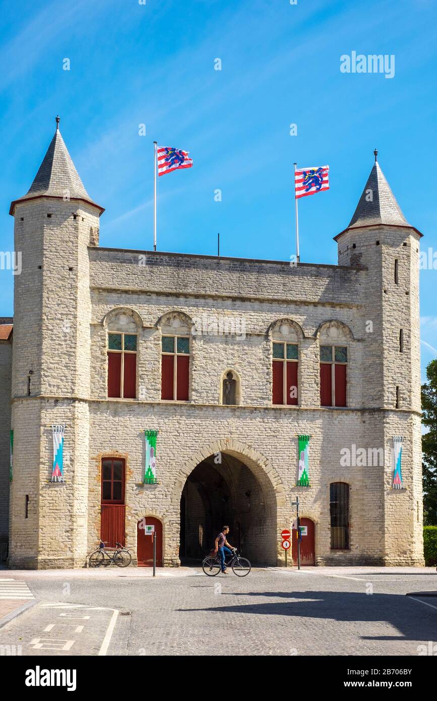 Belgio Fiandre Occidentali (Vlaanderen), Bruges (Brugge). Kruispoort gate, ex xiv secolo city gate. Foto Stock