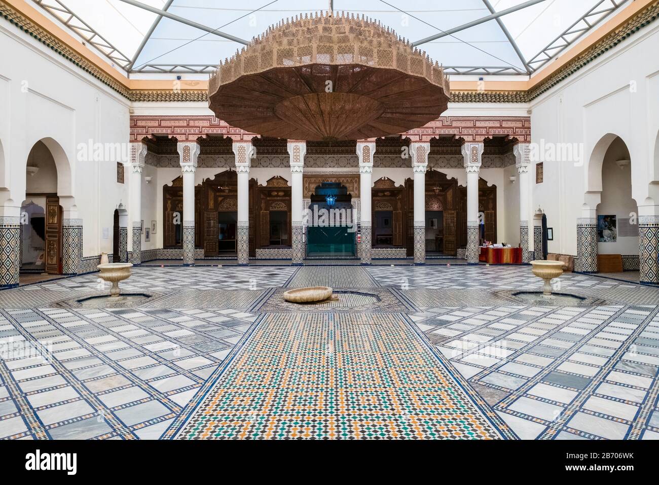 Marocco, Marrakech-Safi (Marrakech-Tensift-El Haouz), Marrakech. Museo di Marrakesh, ospitato nel Palazzo Dar Menebhi del 19th secolo. Foto Stock