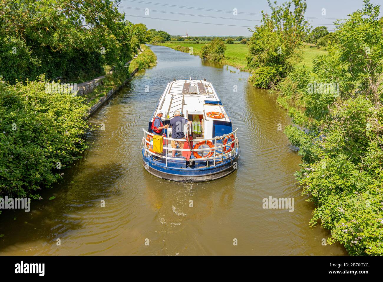 La barca Kingfisher Pleasure sul Chichester Ship Canal, West Sussex, Inghilterra, Regno Unito. Foto Stock
