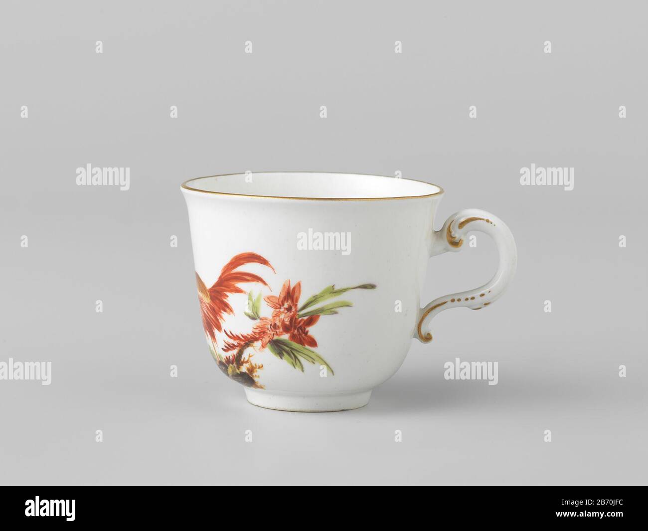 Kop, beschilderd met hoenders en planten Kop van porselein met plastisch versierd oor, Foto Stock