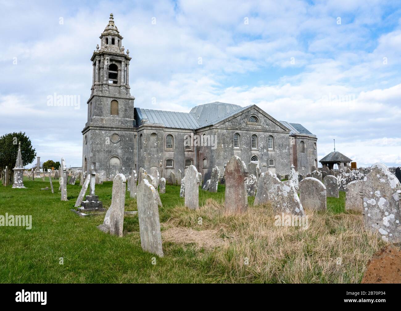 La chiesa parrocchiale di San Giorgio sull'isola di Portland, nel Dorset UK, costruita in pietra Portland e un bell'esempio di architettura della chiesa georgiana Foto Stock