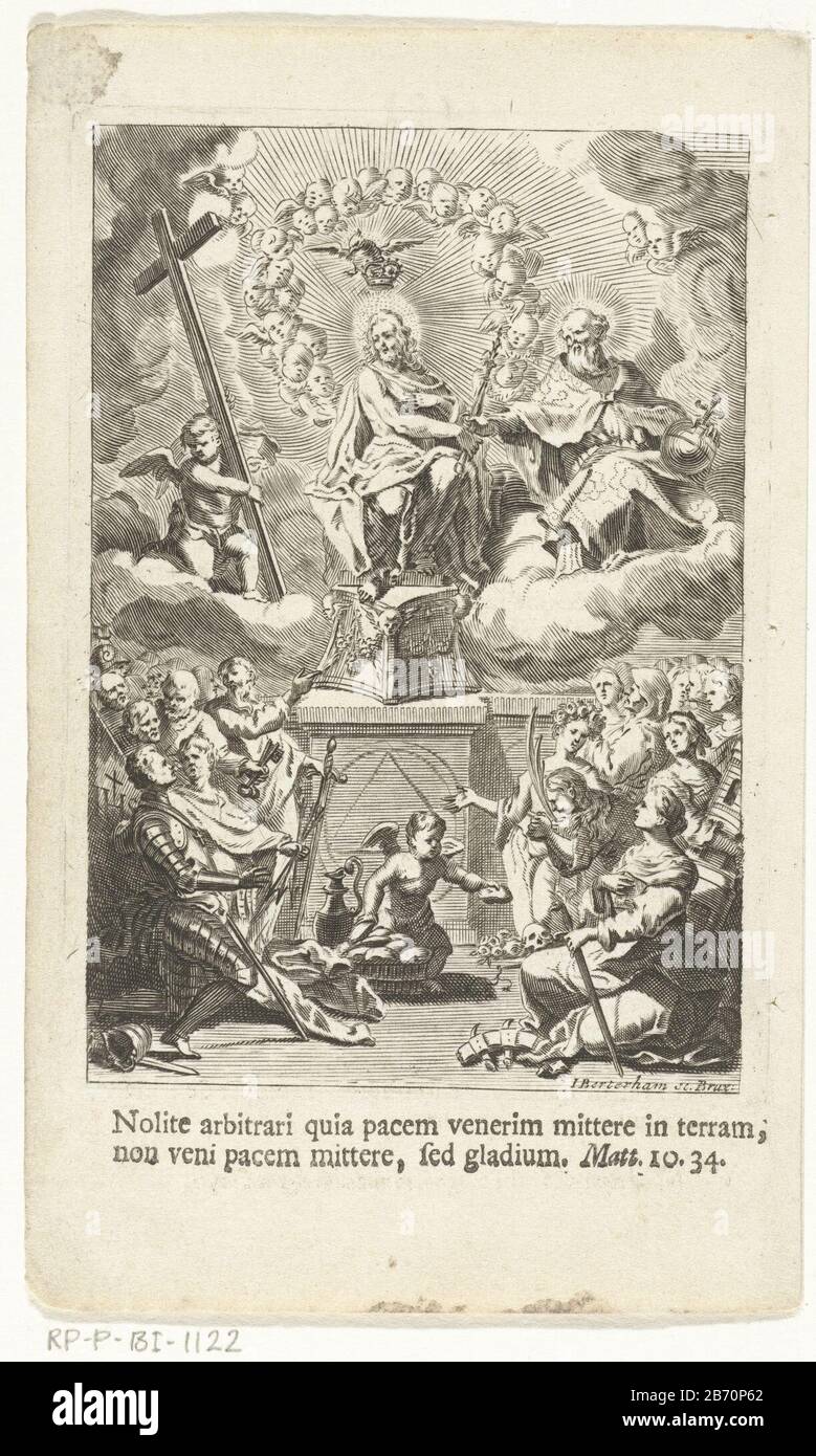 Kroning en aanending van Christus Cristo ha intronizzato accanto a Dio nel cielo e lo ha ricevuto scettro. Una colomba che simboleggia lo Spirito Santo tiene una corona sopra la sua testa. Un angelo che porta la sua croce. I santi si inginocchiarono nell'adorazione della Trinità, riconoscibili dai loro attributi includono i Santi Pietro e Paolo, Caterina d'Alessandria e Barbara. La Bibbia tra gli spettacoli si riferisce a Matteo 10:34 e dice: Non pensate che io sia venuto per inviare la pace sulla terra. Non sono venuto a mandare la pace, ma pesante: D. Un testo che non è direttamente applicabile al voorgestelde. Produttore : printmaker Jan Baptist Berterham (elencato pr Foto Stock